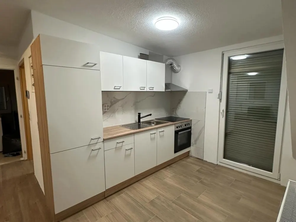 DG Wohnung - frisch renoviert mit großer Dachterasse