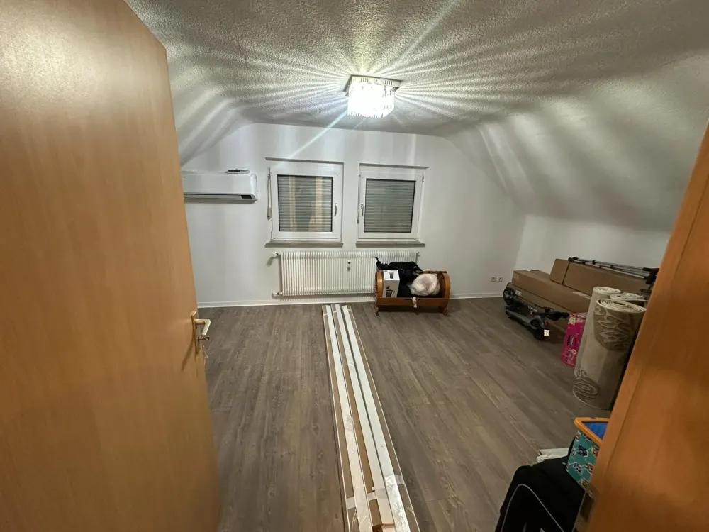 DG Wohnung - frisch renoviert mit großer Dachterasse
