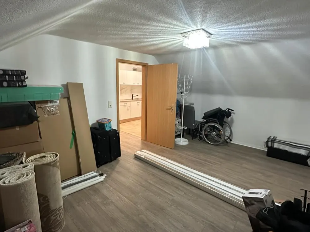 DG Wohnung - frisch renoviert mit großer Dachterasse