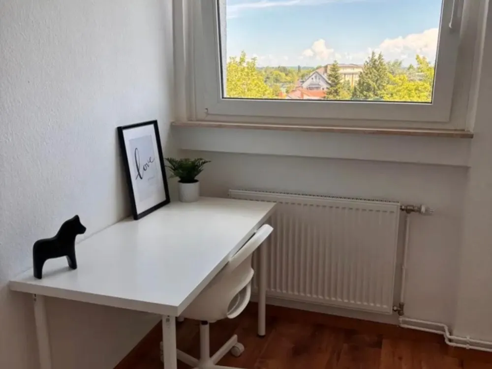 Helles möbliertes WG Zimmer in Frankfurt Eschersheim
