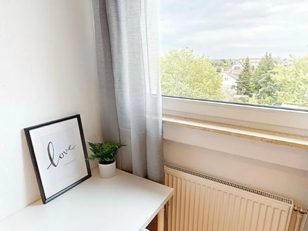 Helles möbliertes WG Zimmer in Frankfurt Eschersheim