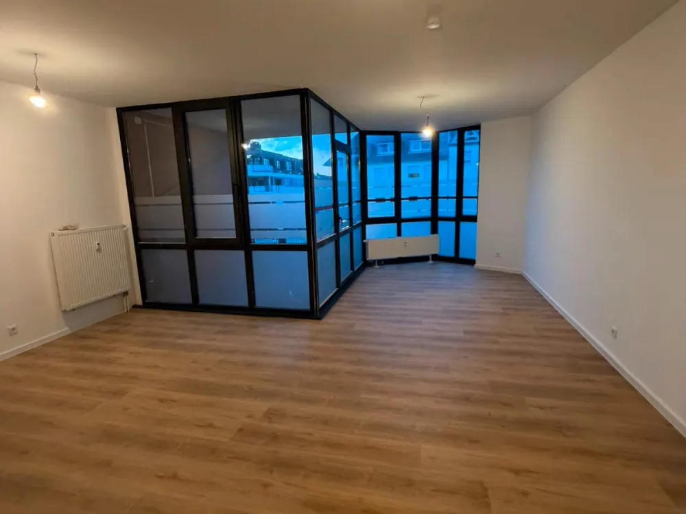 Vollsanierte 3 ZKB Balkon, Aufzug, Stellplatz, zentral gelegen