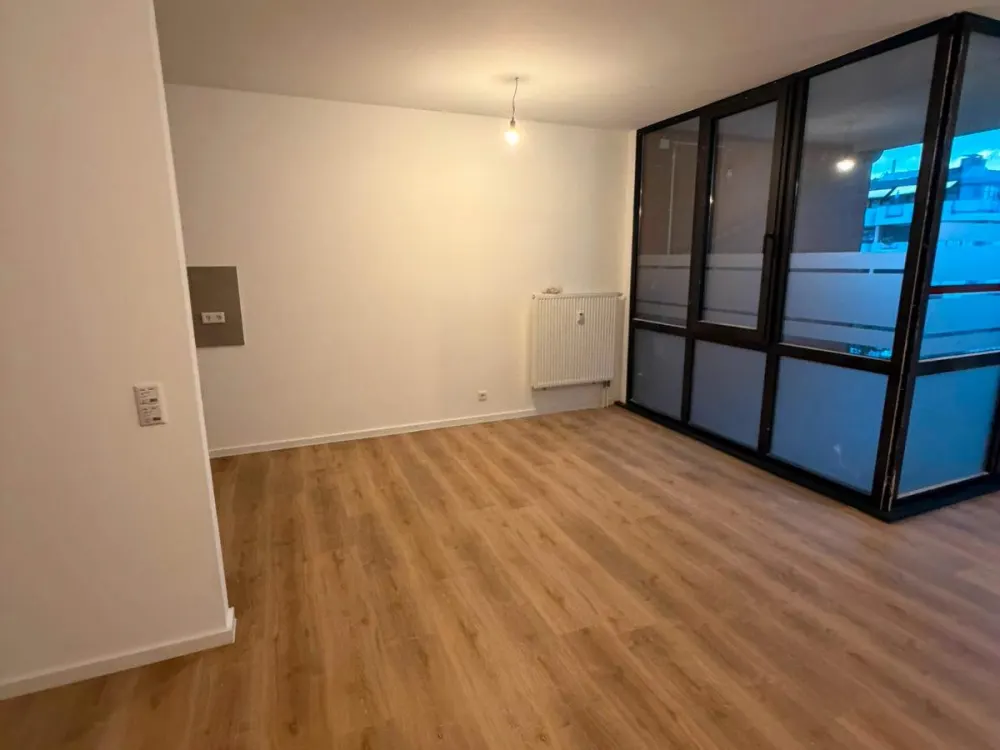 Vollsanierte 3 ZKB Balkon, Aufzug, Stellplatz, zentral gelegen