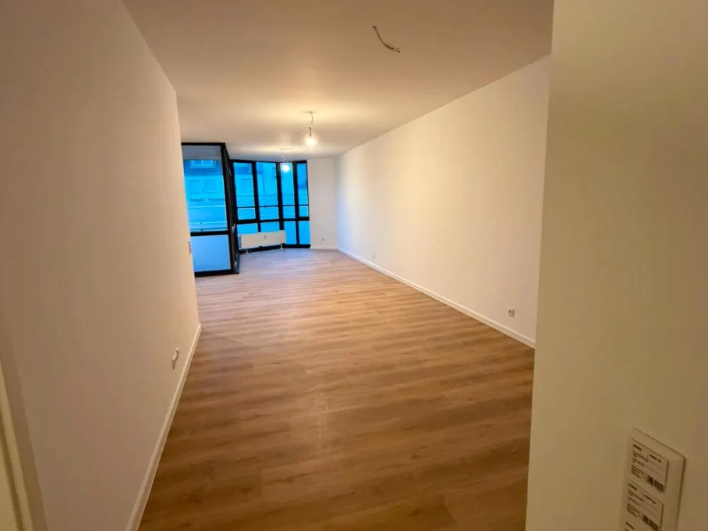 Vollsanierte 3 ZKB Balkon, Aufzug, Stellplatz, zentral gelegen