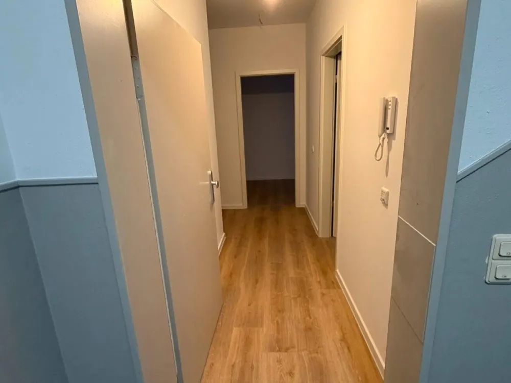 Vollsanierte 3 ZKB Balkon, Aufzug, Stellplatz, zentral gelegen