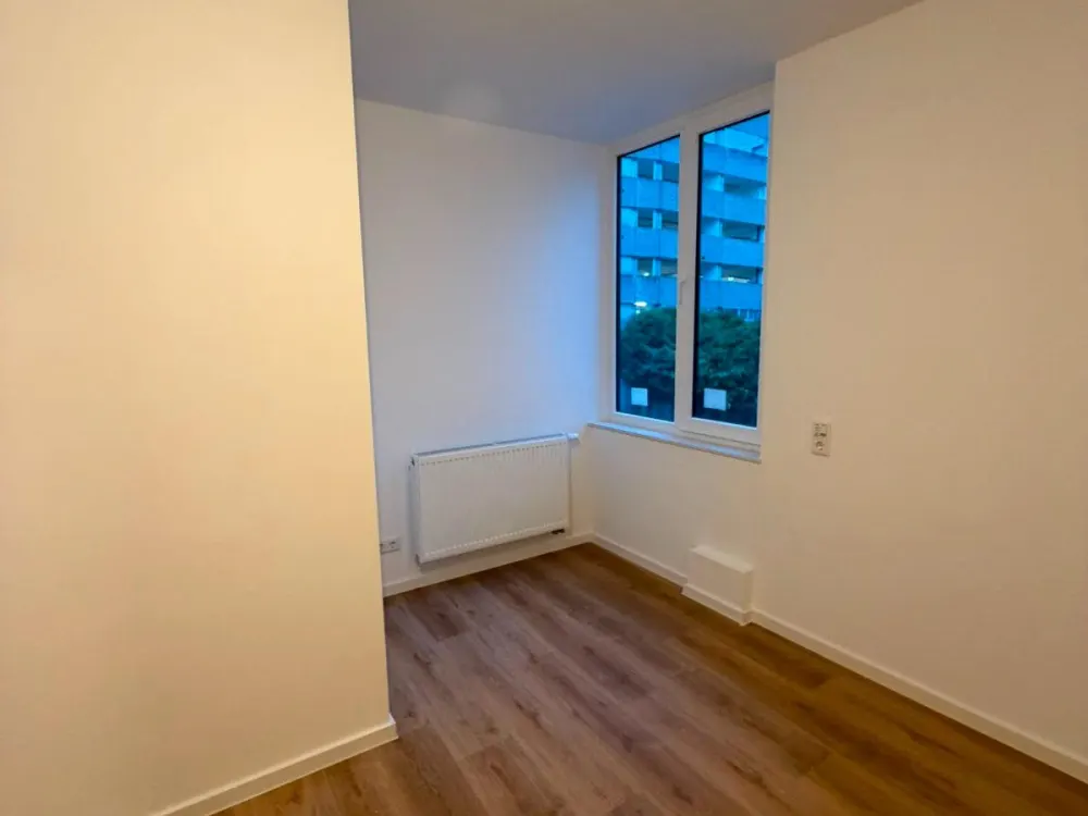 Vollsanierte 3 ZKB Balkon, Aufzug, Stellplatz, zentral gelegen