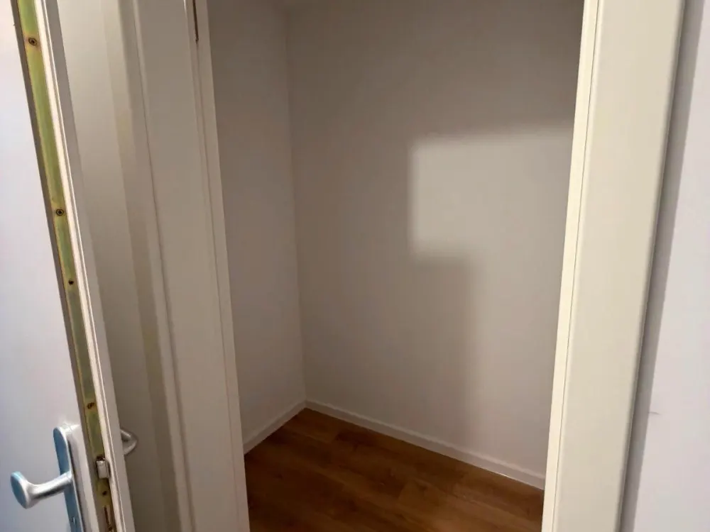 Vollsanierte 3 ZKB Balkon, Aufzug, Stellplatz, zentral gelegen