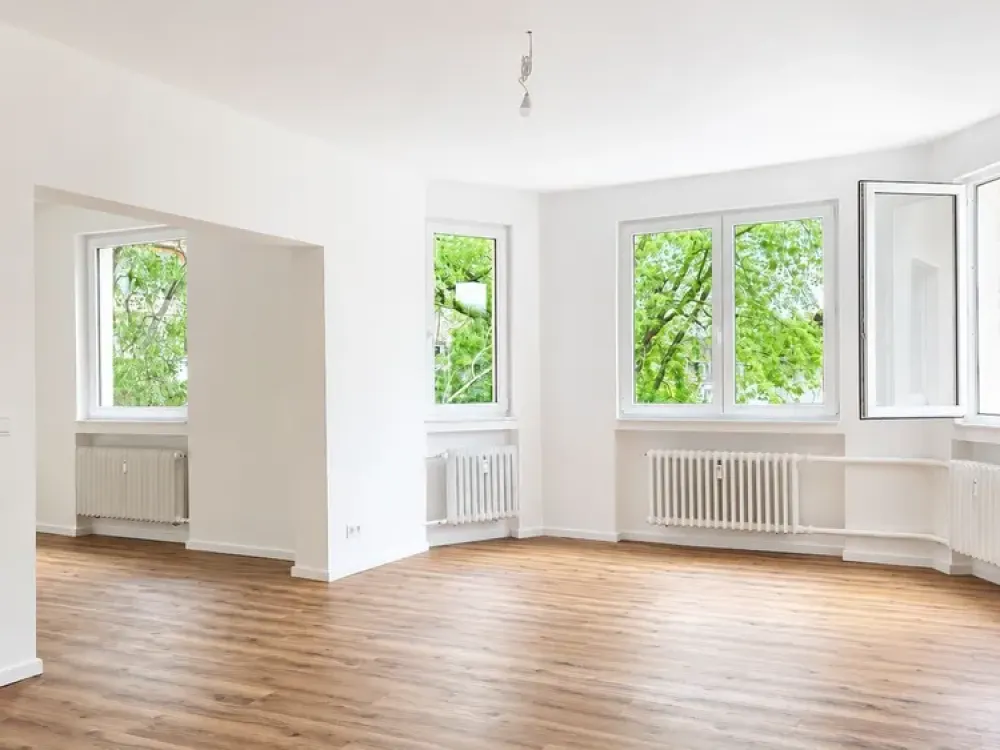 Frisch sanierte 2-Zimmer Wohnung mit traumhaftem Wohn-Essbereich!