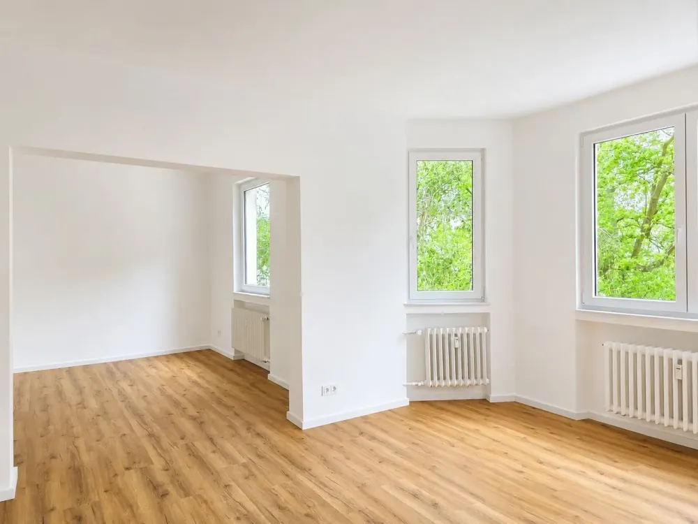 Frisch sanierte 2-Zimmer Wohnung mit traumhaftem Wohn-Essbereich!