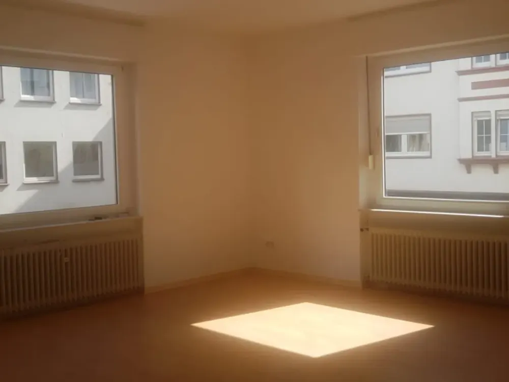 Günstig, saniert, Balkon!!