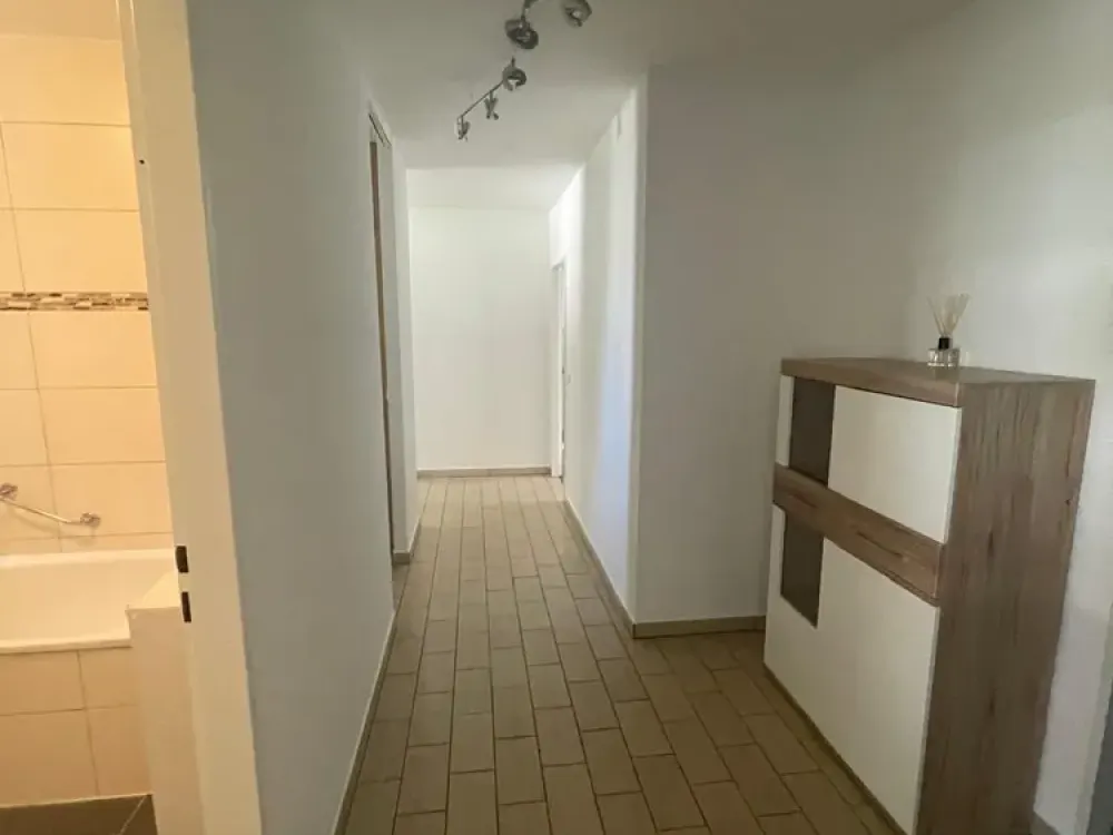 Lots of Space in Oststadt: 5-Room Apartment with Balcony (Suitable for Shared Living)