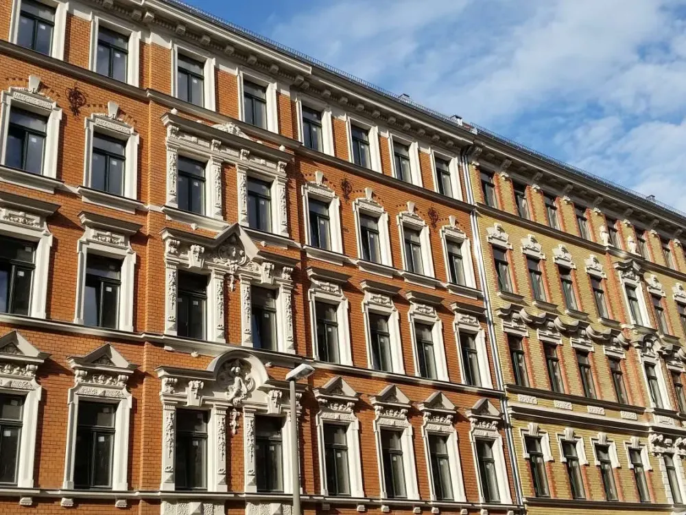 Hochwertig sanierte Dachgeschosswohnung im Jugendstilhaus! Aufzug und Loggia/ **WE 13**