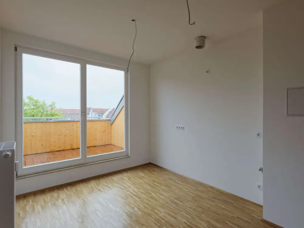 Hochwertig sanierte Dachgeschosswohnung im Jugendstilhaus! Aufzug und Loggia/ **WE 13**