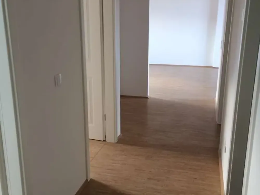 Hochwertig sanierte Dachgeschosswohnung im Jugendstilhaus! Aufzug und Loggia/ **WE 13**