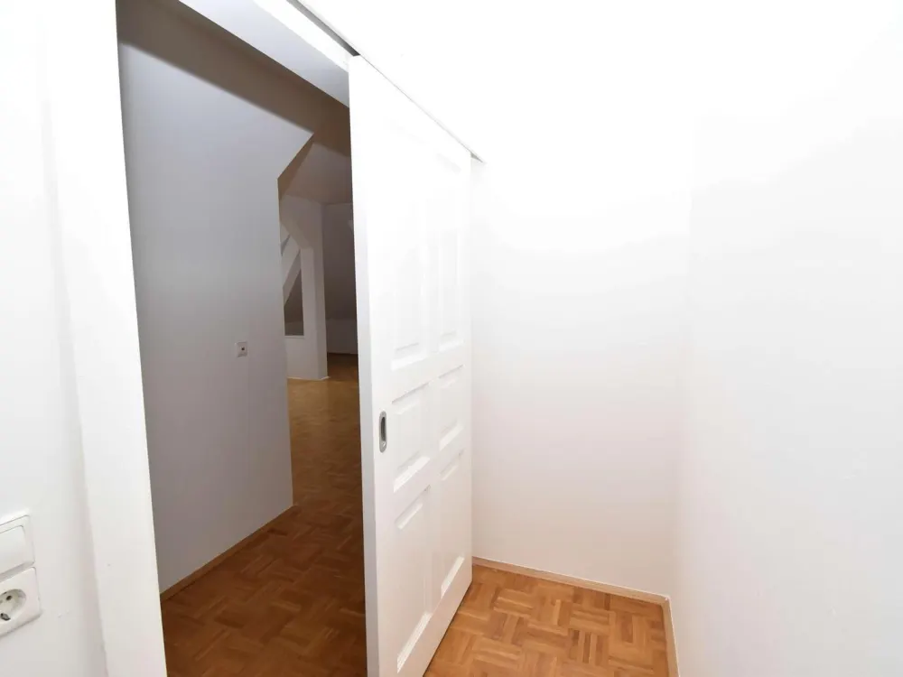 WOHLFÜHLGARANTIE // Edle Dachgeschosswohnung im Herzen der Südvorstadt // inklusive Einbauküche