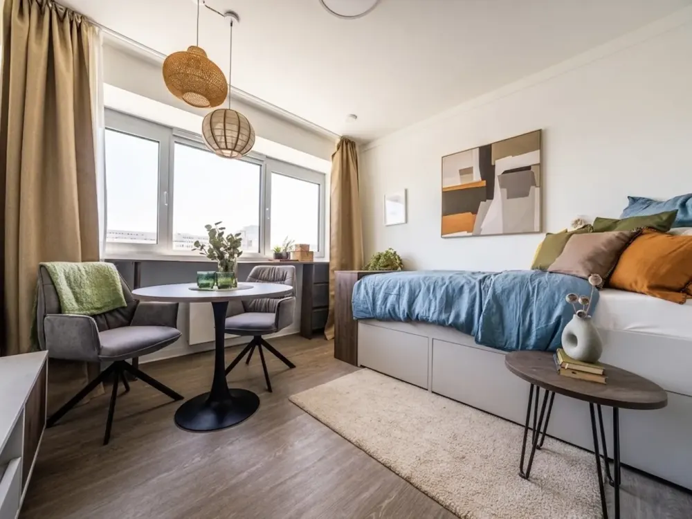 Erstbezug nach Kernsanierung: Modernes City-Apartment mit EBK, Concierge & Skyline-Dachterrassen