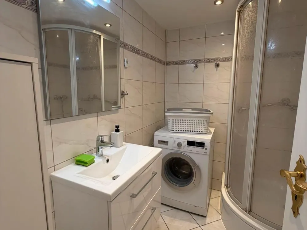 Möbilsierte Wohnung bezugsfertig in Düsseldorf Wersten