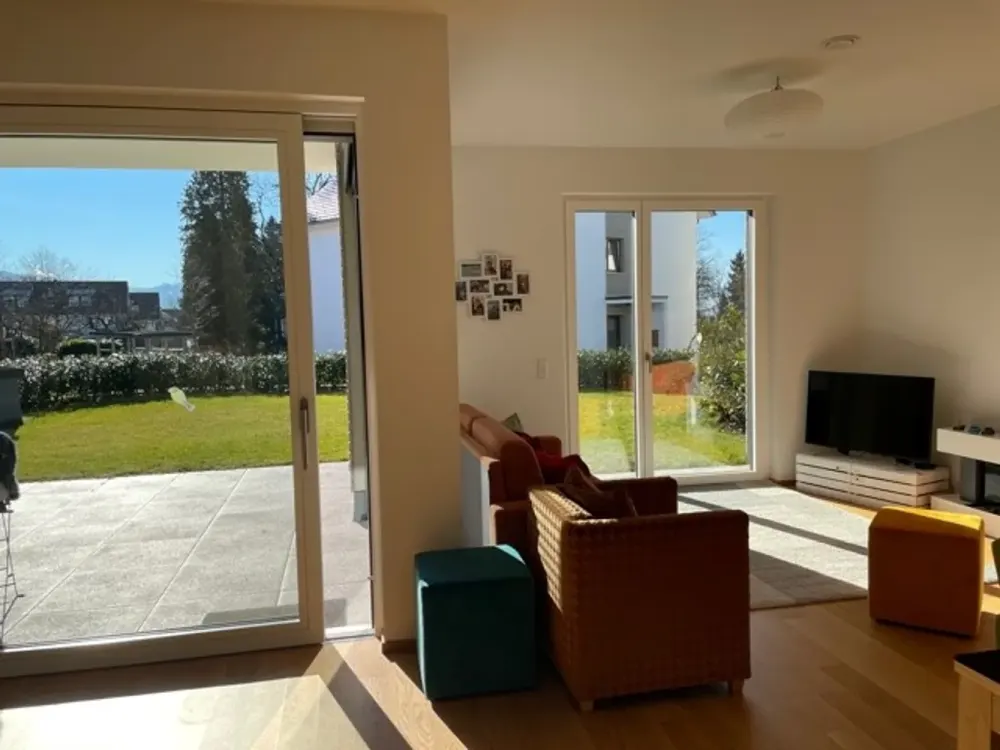 Modern Terrace Apartment with Built-in Kitchen, Underground Parking and Elevator
