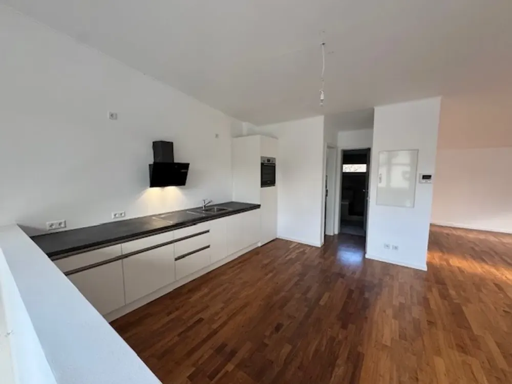 Lichtdurchflutete 2,5 Zimmer- Dachterrassenwohnung in Harlaching, Nähe Tiroler Platz