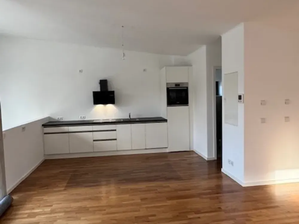 Lichtdurchflutete 2,5 Zimmer- Dachterrassenwohnung in Harlaching, Nähe Tiroler Platz