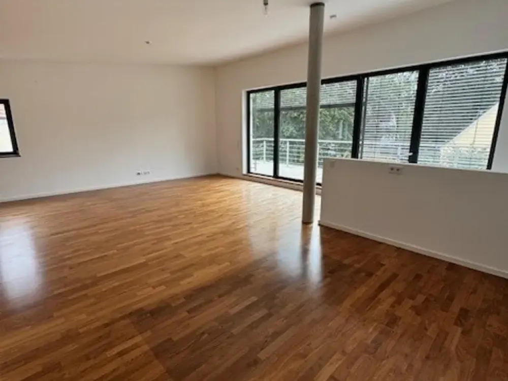 Lichtdurchflutete 2,5 Zimmer- Dachterrassenwohnung in Harlaching, Nähe Tiroler Platz
