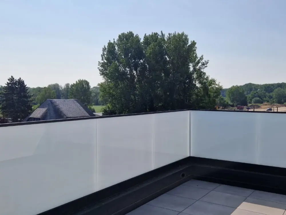 A Dreamlike Penthouse with East/West Terrace and Power Connection for a Whirlpool