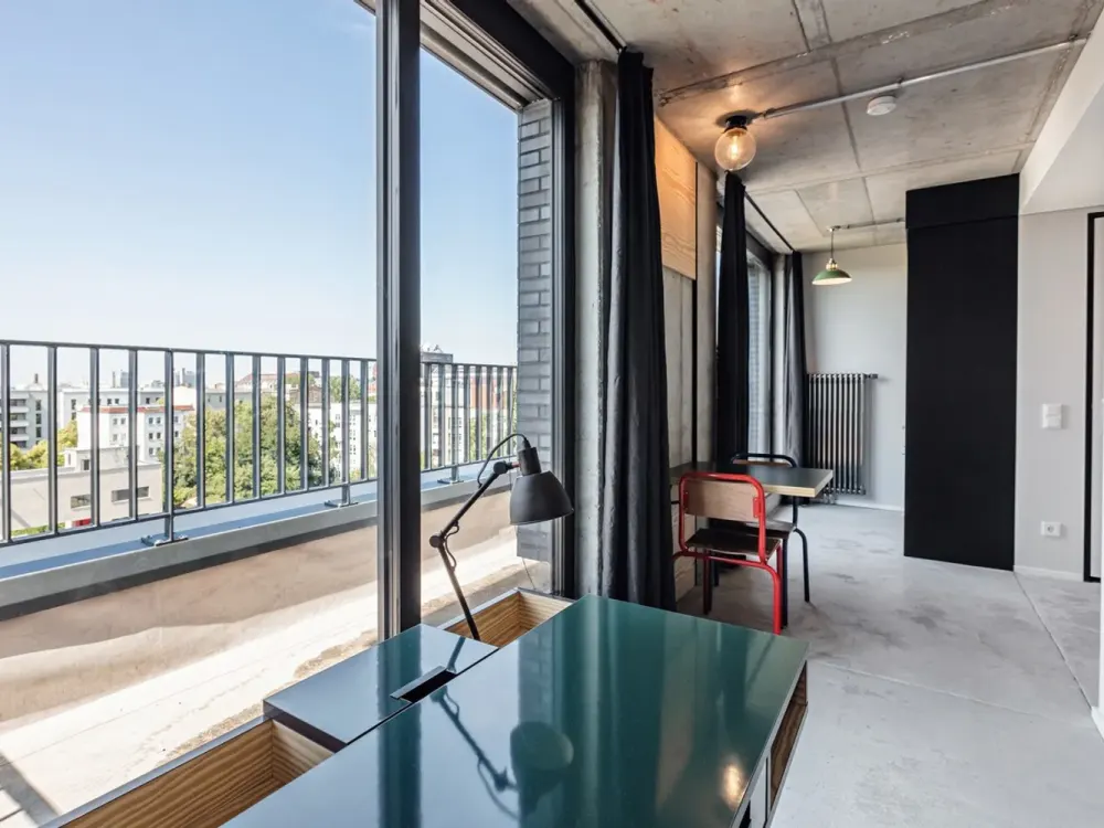Neon Wood Student Housing - Penthouse Balcony Double Apartment in Berlin, Mitte-Wedding