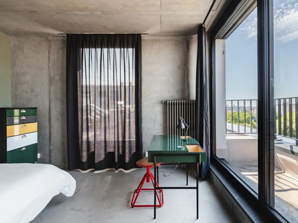 Neon Wood Student Housing - Penthouse Balcony Double Apartment in Berlin, Mitte-Wedding