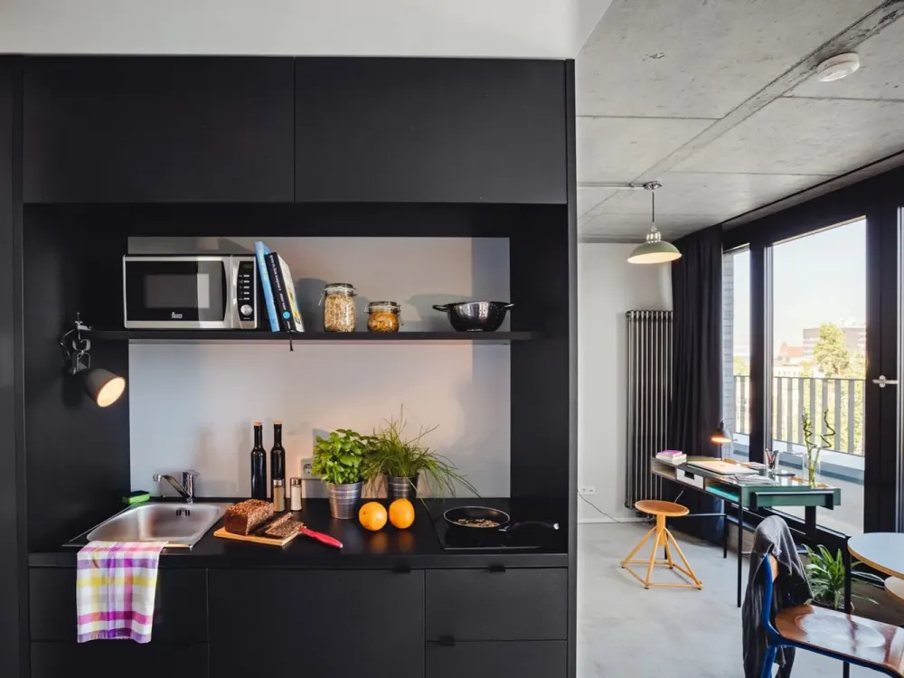 Neon Wood Student Housing - Penthouse Balcony Double Apartment in Berlin, Mitte-Wedding