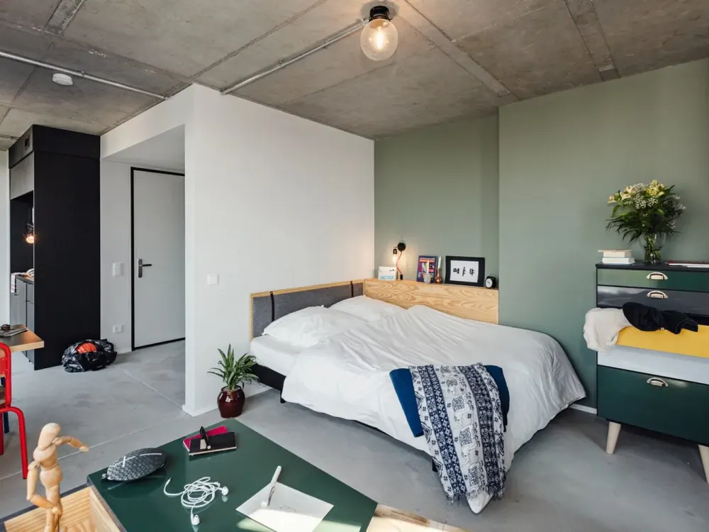 Neon Wood Student Housing - Penthouse Balcony Double Apartment in Berlin, Mitte-Wedding