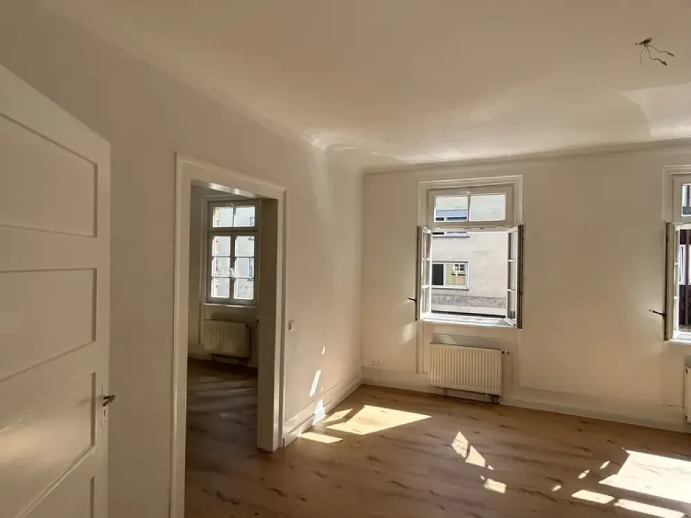 Hochwertig renovierte 4-Zimmer Altbauwohnung