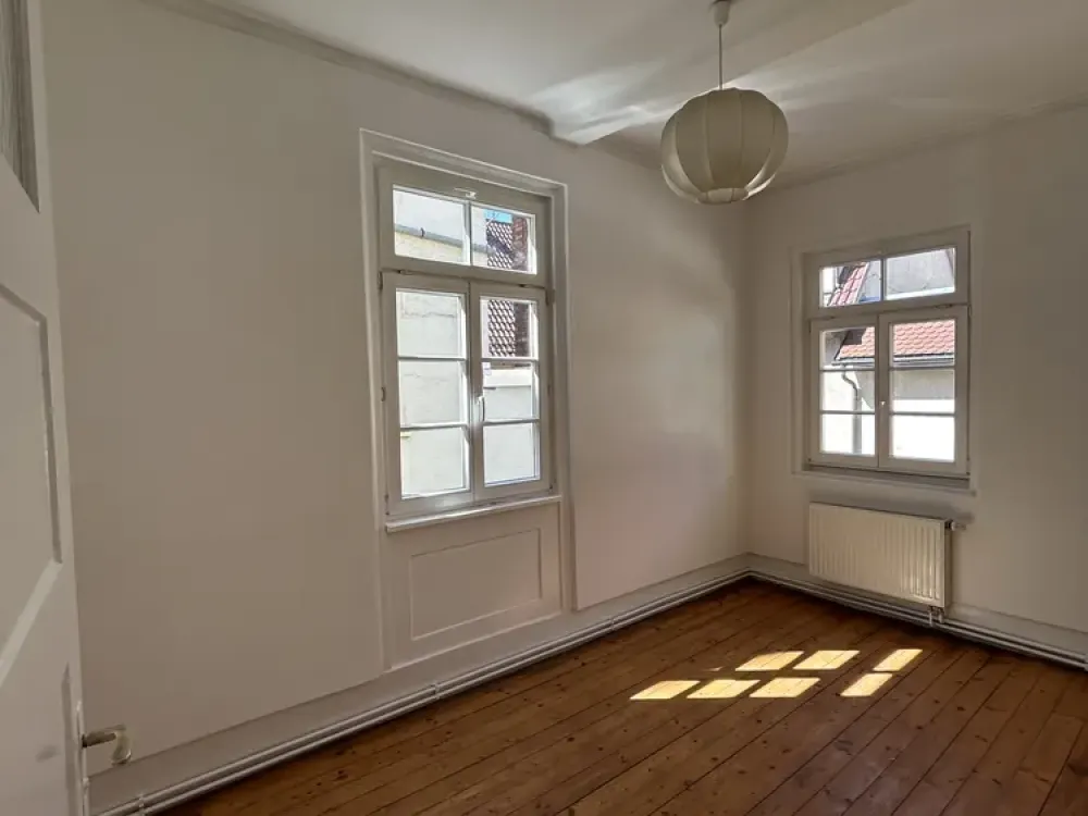 Hochwertig renovierte 4-Zimmer Altbauwohnung