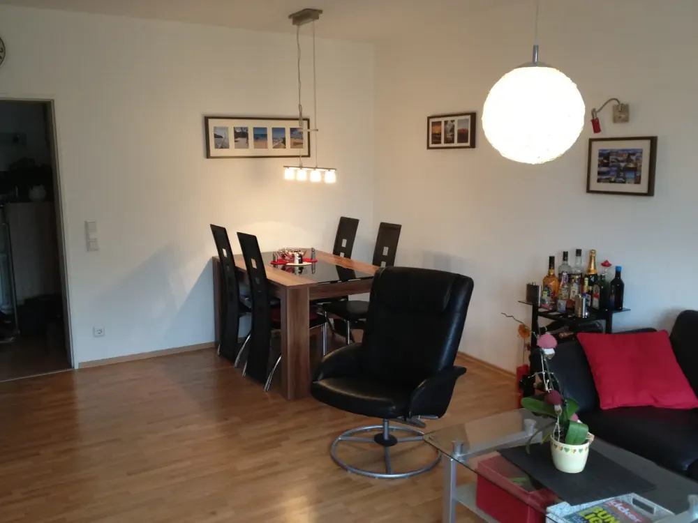 Well-maintained 2-room apartment 52sqm with balcony and parking space for rent from 1.1.2027 - commission-free