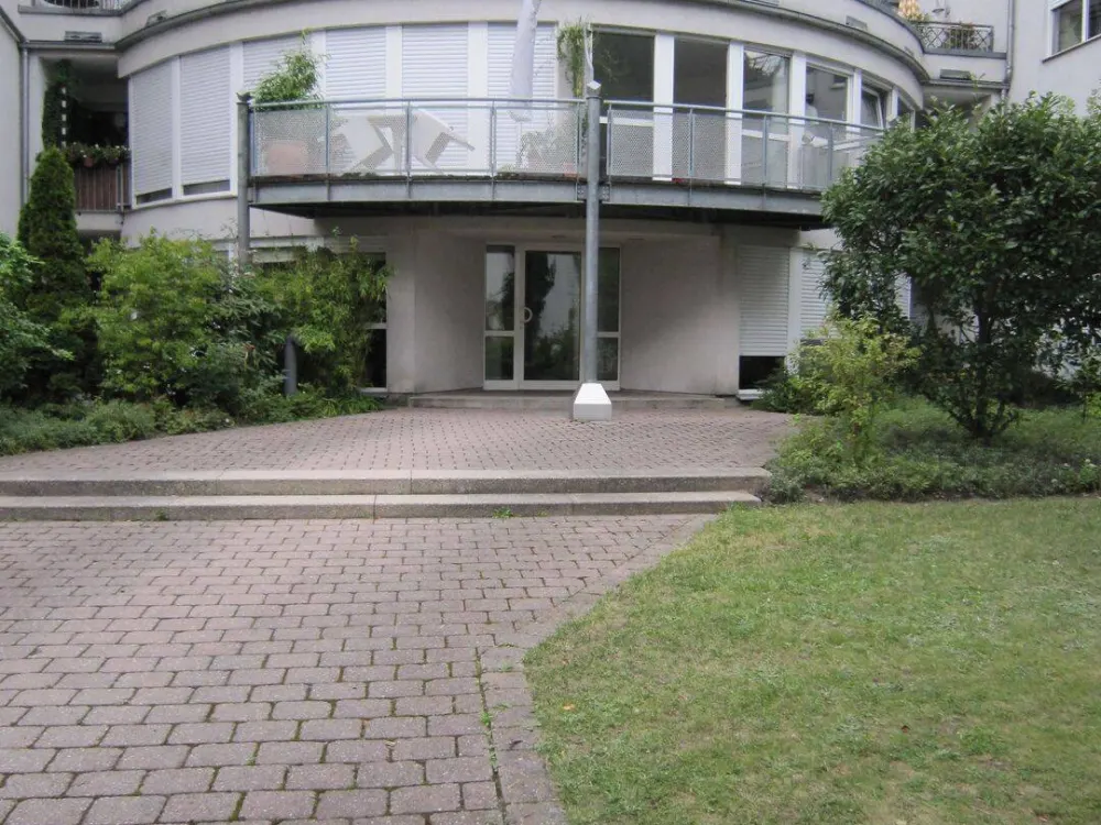 Außergewöhnliche 3-Zimmer-Wohnung mit Balkon und Loggia