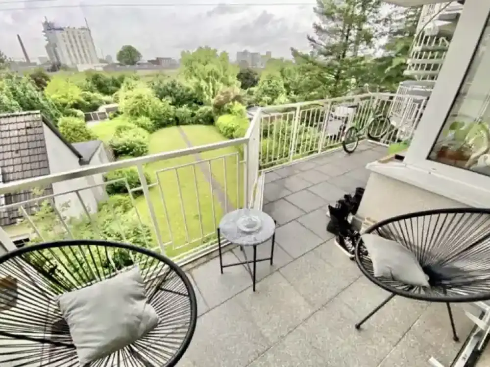 Vollmöbliertes, modernisiertes Apartment mit großem Balkon
