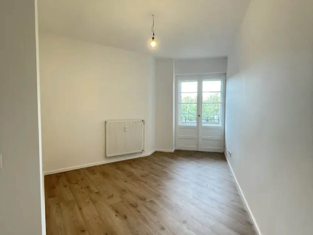 Vierzimmerwohnung mit Einbauküche und zwei Balkonen