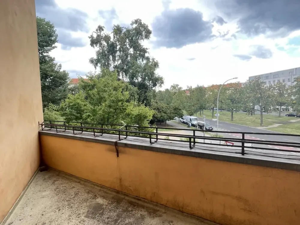 Vierzimmerwohnung mit Einbauküche und zwei Balkonen