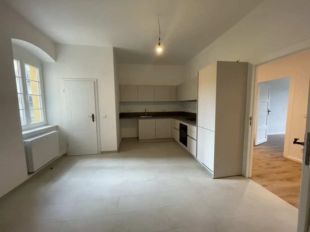 Vierzimmerwohnung mit Einbauküche und zwei Balkonen