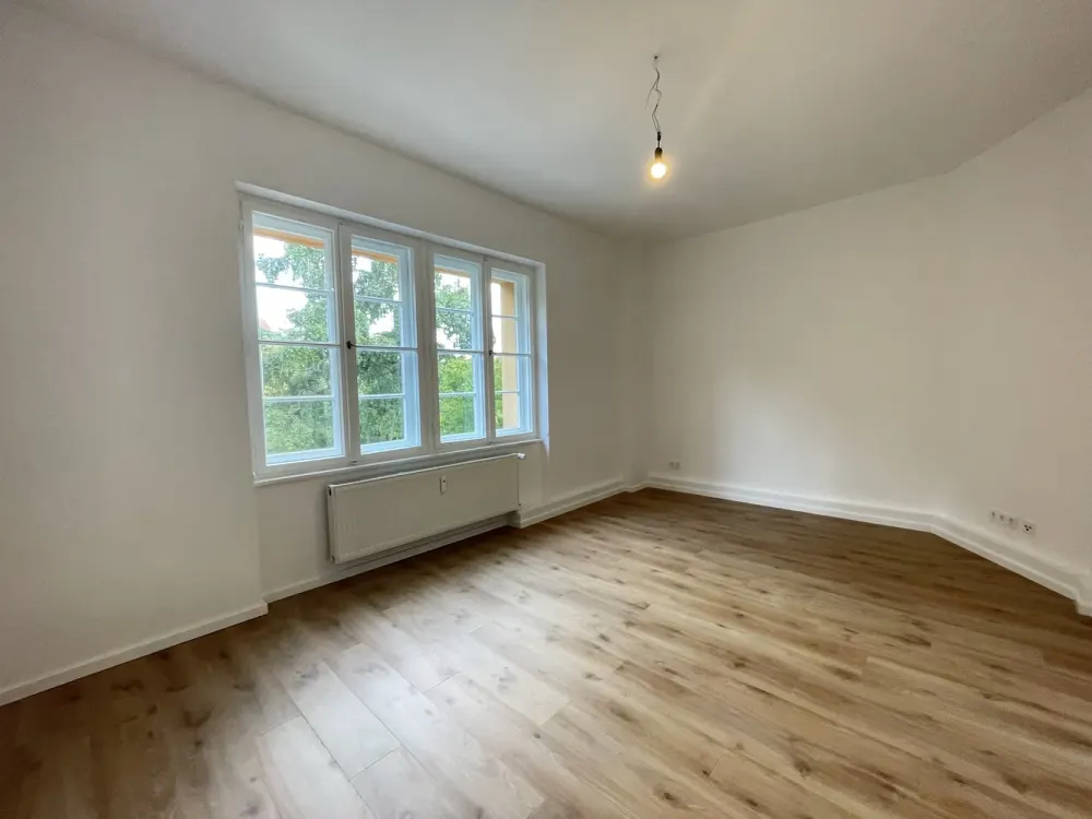 Vierzimmerwohnung mit Einbauküche und zwei Balkonen