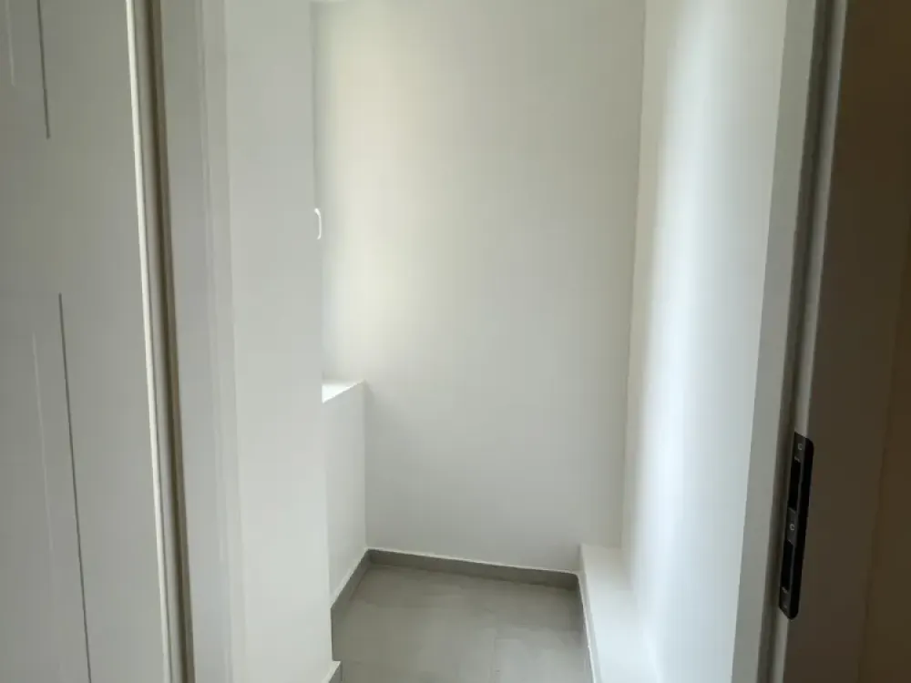 Vierzimmerwohnung mit Einbauküche und zwei Balkonen