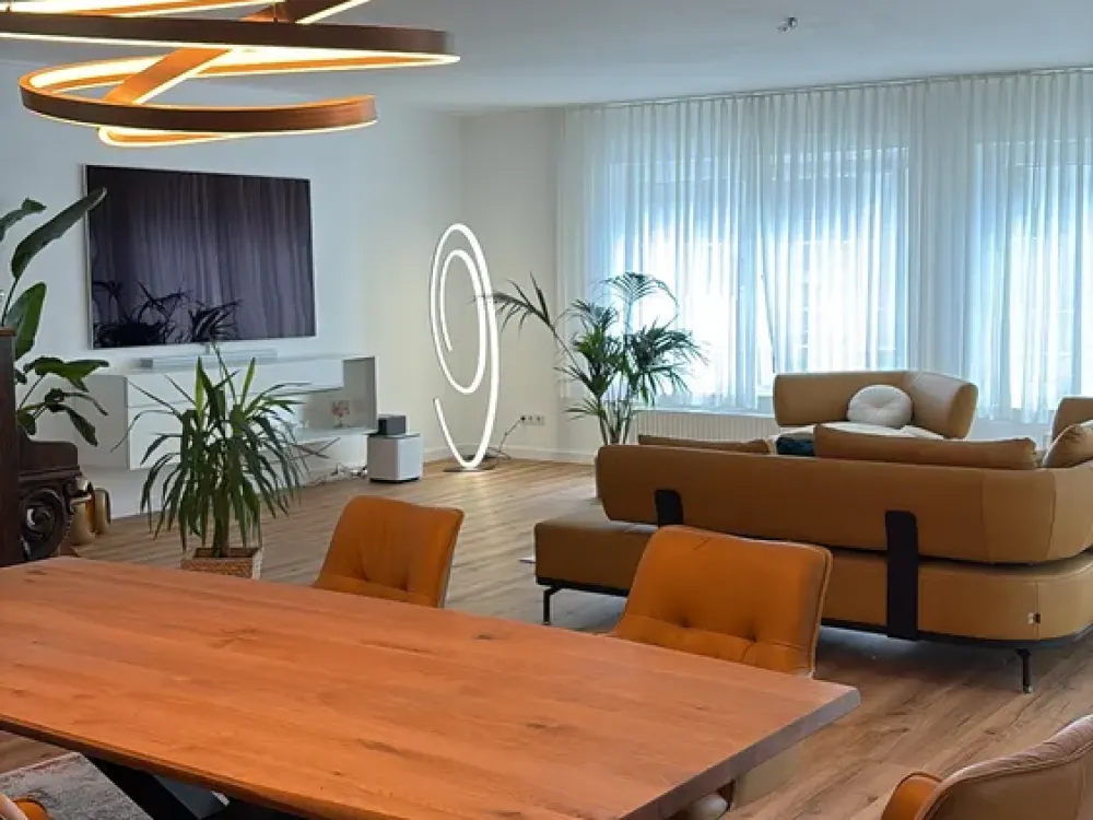 Großzügige 4-Zimmer-Wohnung mit 35 m² Südterrasse, Garage und Gartenflair