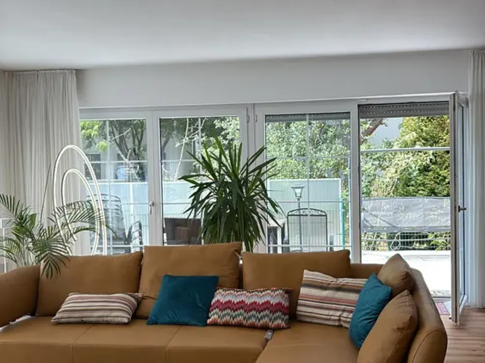Großzügige 4-Zimmer-Wohnung mit 35 m² Südterrasse, Garage und Gartenflair