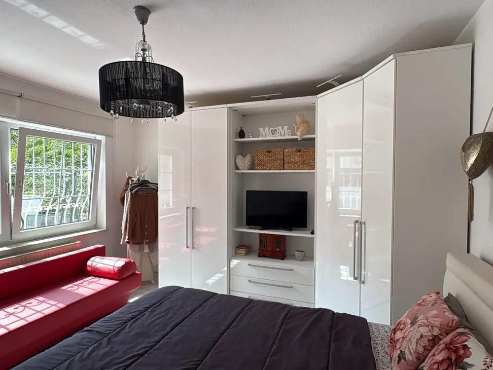 Großzügige 4-Zimmer-Wohnung mit 35 m² Südterrasse, Garage und Gartenflair