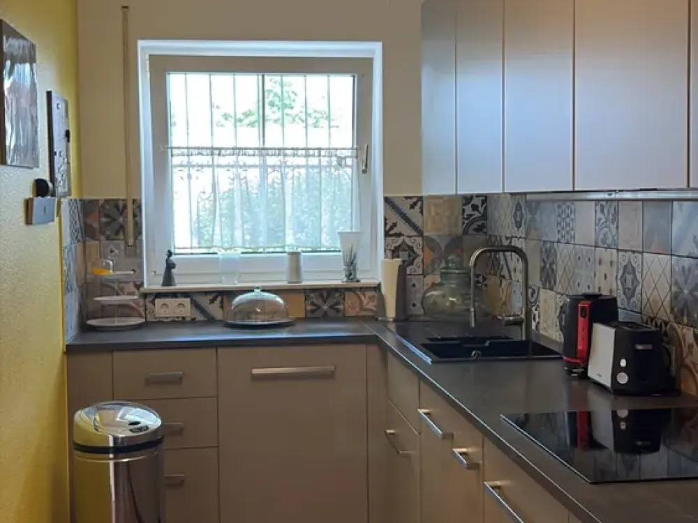 Großzügige 4-Zimmer-Wohnung mit 35 m² Südterrasse, Garage und Gartenflair