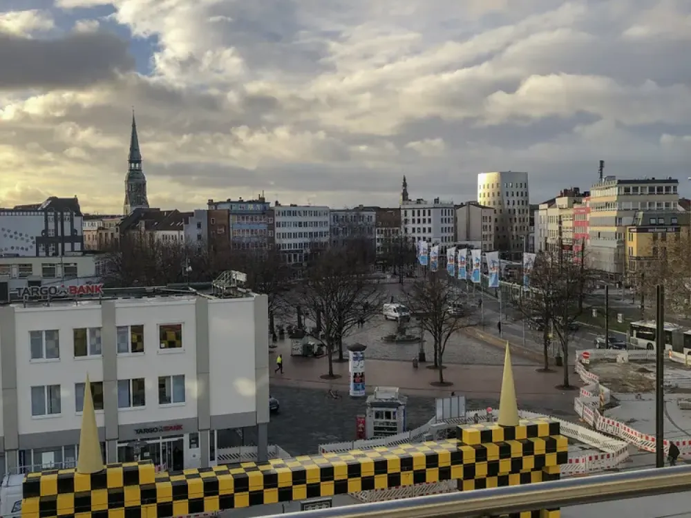 1.5 Room Apartment with Great View - Fully Renovated!