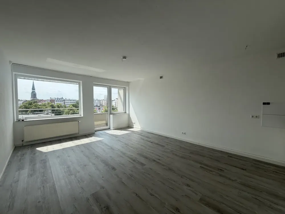 1.5 Room Apartment with Great View - Fully Renovated!