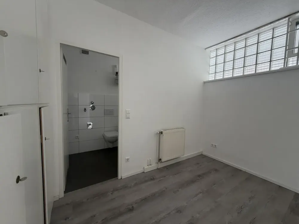 1.5 Room Apartment with Great View - Fully Renovated!
