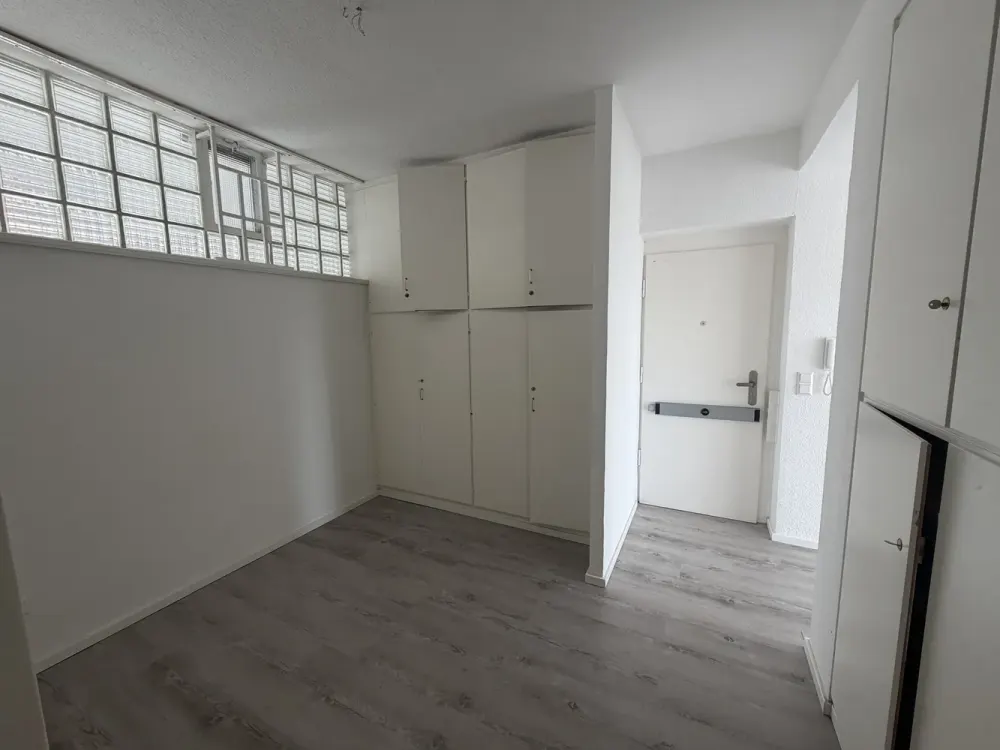 1.5 Room Apartment with Great View - Fully Renovated!