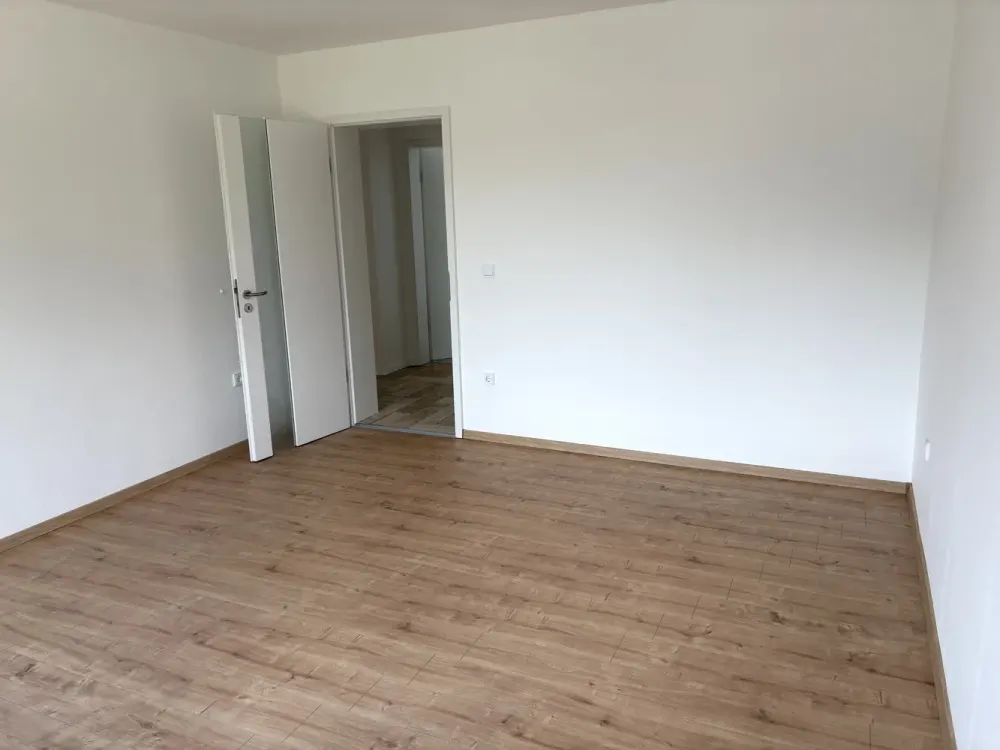 Newly Renovated 4-Room Apartment in München-Langwied