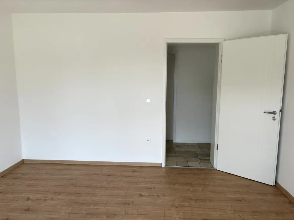 Newly Renovated 4-Room Apartment in München-Langwied